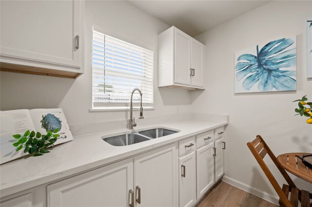 1817 W Brooklyn Avenue, Dallas, TX 75208