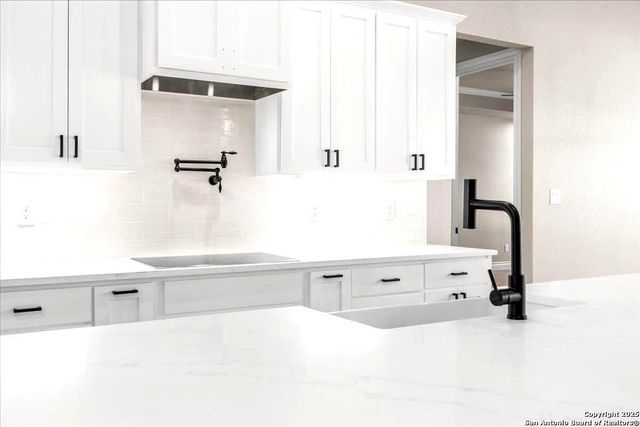 157 Hondo Vista, La Vernia, TX 78121