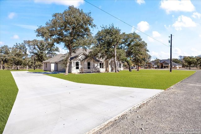 157 Hondo Vista, La Vernia, TX 78121