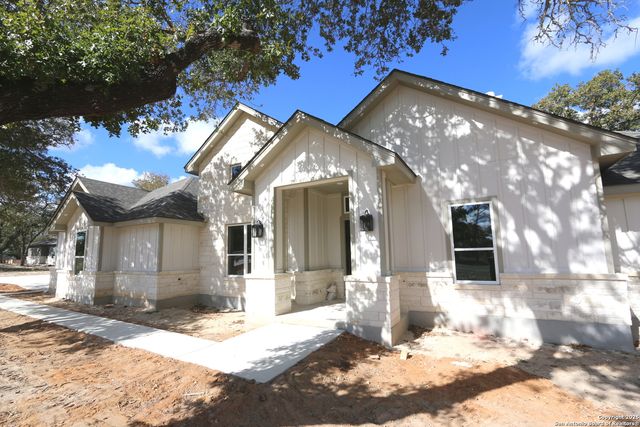 157 Hondo Vista, La Vernia, TX 78121