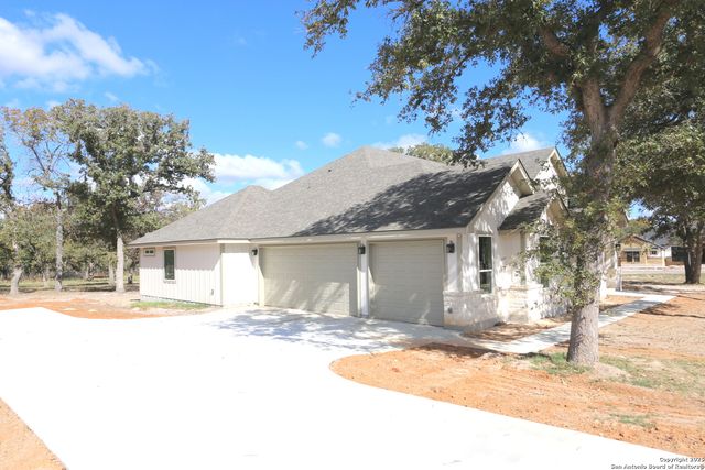 157 Hondo Vista, La Vernia, TX 78121