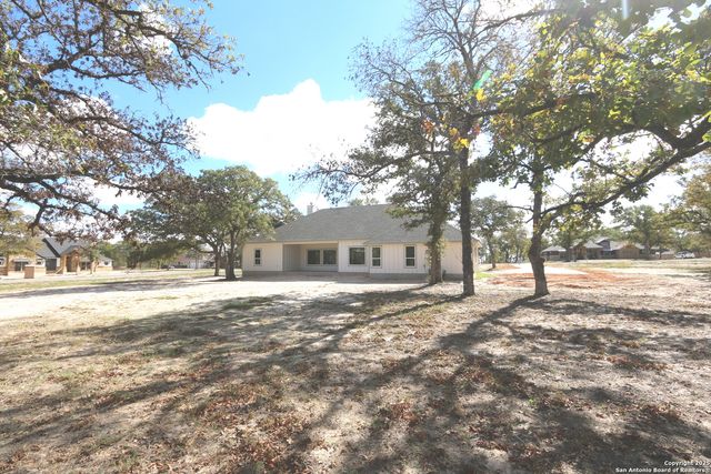 157 Hondo Vista, La Vernia, TX 78121