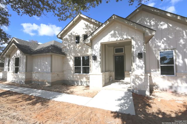 157 Hondo Vista, La Vernia, TX 78121