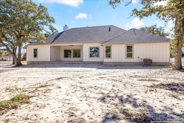 157 Hondo Vista, La Vernia, TX 78121