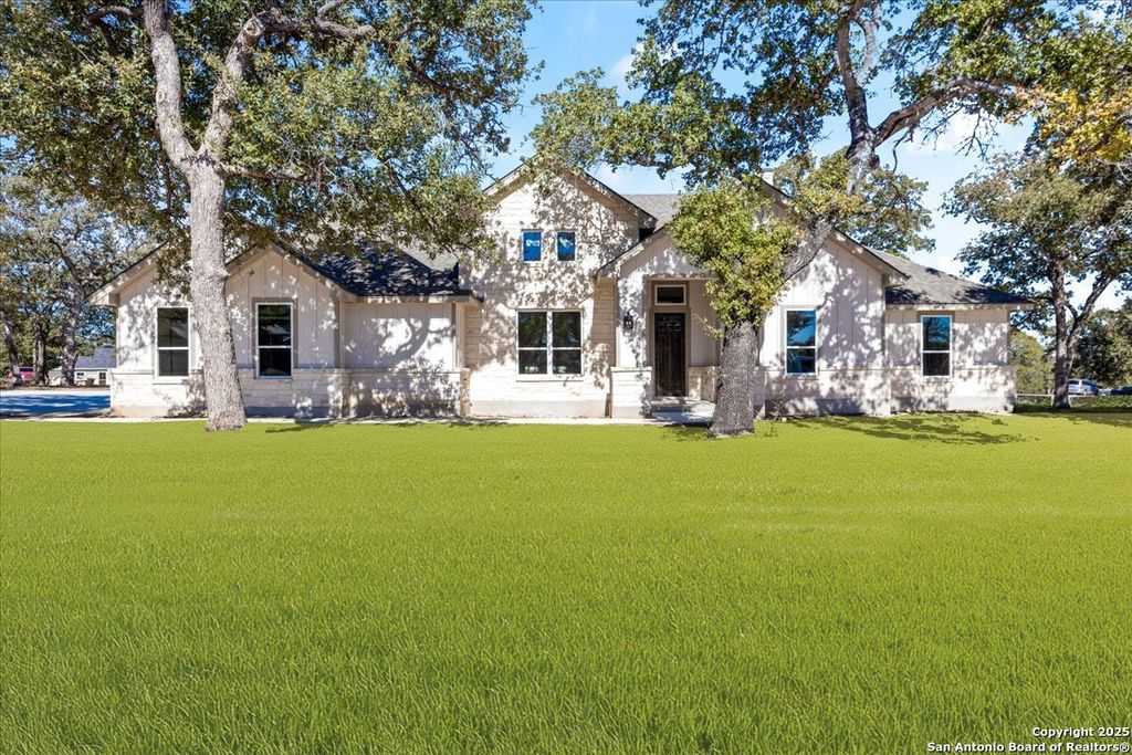 157 Hondo Vista, La Vernia, TX 78121