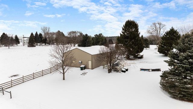 W9158 Horseshoe Road, Beaver Dam, WI 53916