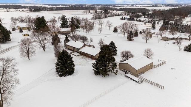 W9158 Horseshoe Road, Beaver Dam, WI 53916