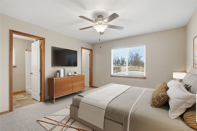 417 Bent Creek Drive, Marion, IA 52302