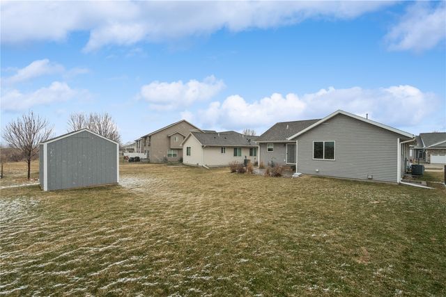 417 Bent Creek Drive, Marion, IA 52302