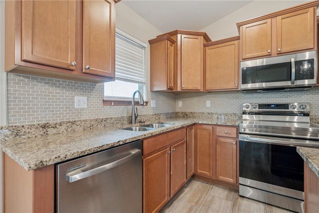 417 Bent Creek Drive, Marion, IA 52302