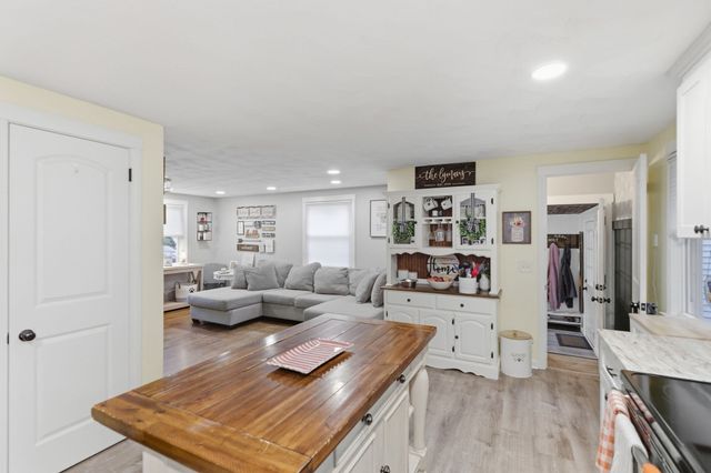 91 Hudson St, Springfield, MA 01118