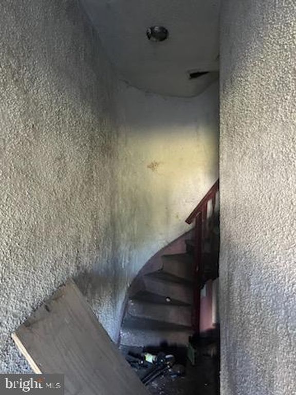 Image 3 of property listing at 1417 MOSHER ST, Baltimore, MD 21217