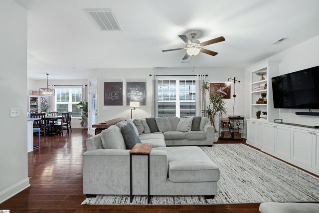 206 Clear Court, Taylors, SC 29687