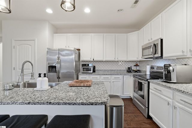 206 Clear Court, Taylors, SC 29687