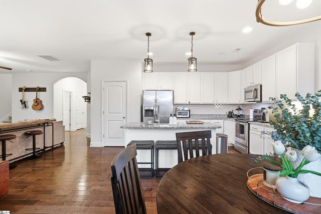 206 Clear Court, Taylors, SC 29687