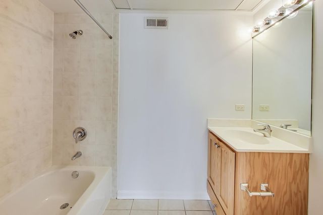 1919 S Michigan Avenue 302, Chicago, IL 60616