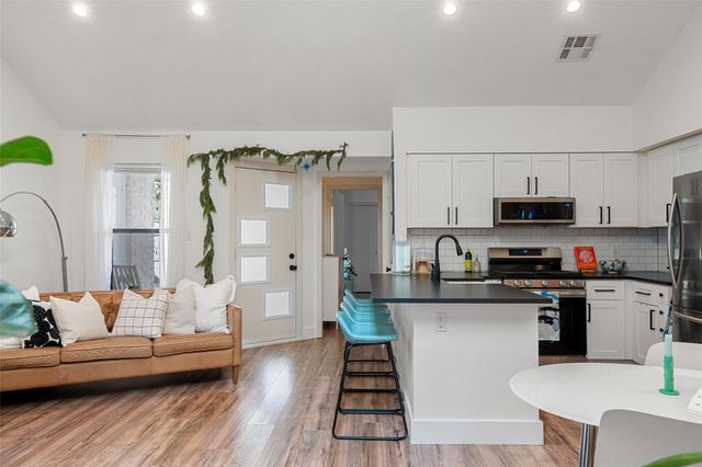 909 Milford WAY B, Austin, TX 78745