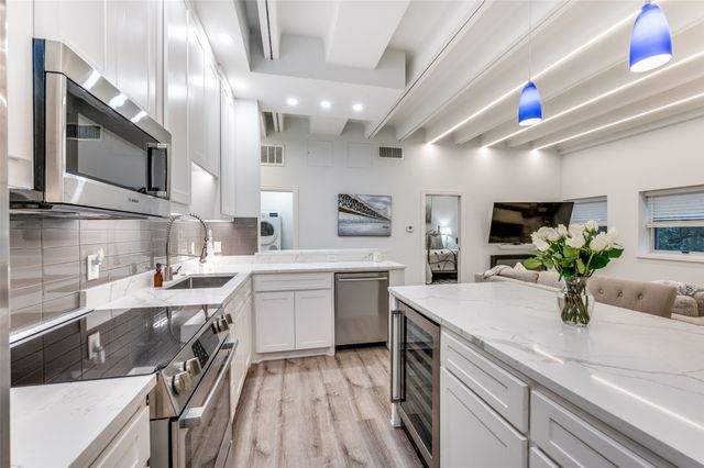 6211 W Northwest Highway G202, Dallas, TX 75225