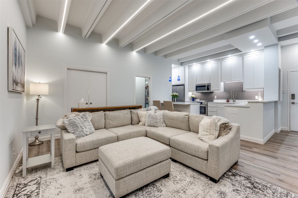 6211 W Northwest Highway G202, Dallas, TX 75225