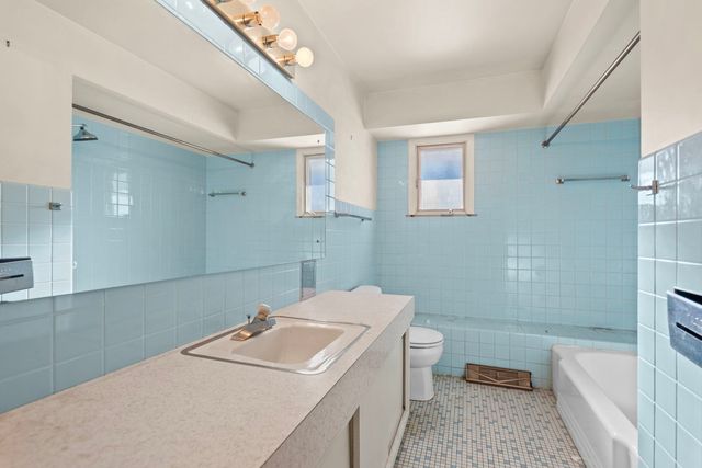 1033 W Ohio Street, Glenwood, IL 60425