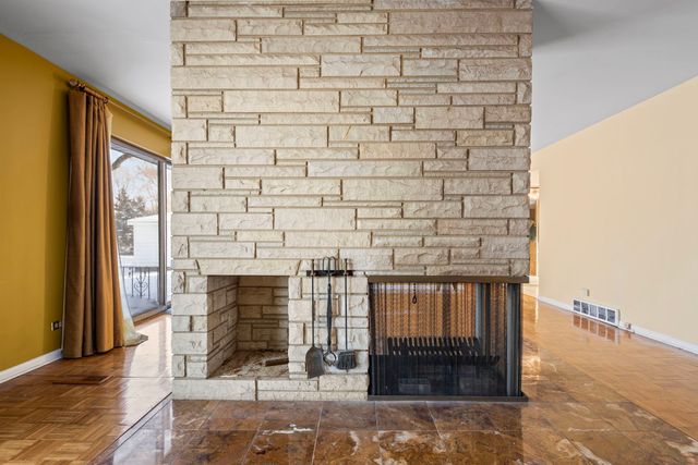 1033 W Ohio Street, Glenwood, IL 60425