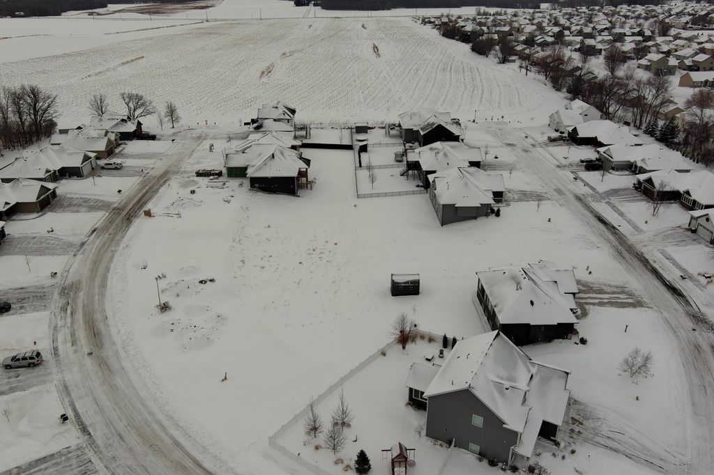 605 Eastland Avenue SE, New Prague, MN 56071 — photo 2