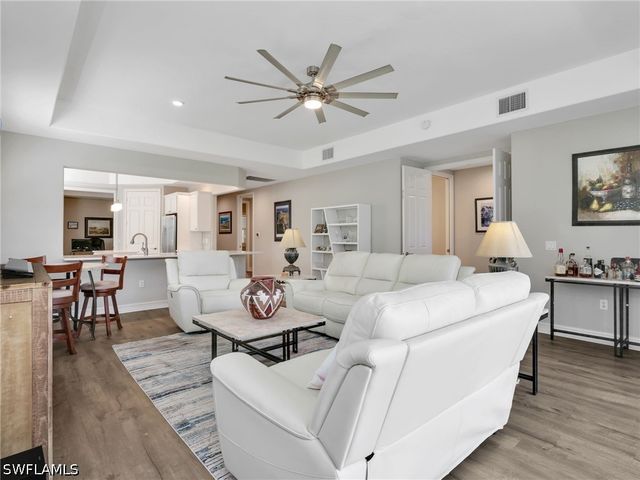 4758 Stratford CT 1302, Naples, FL 34105