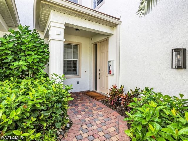 4758 Stratford CT 1302, Naples, FL 34105