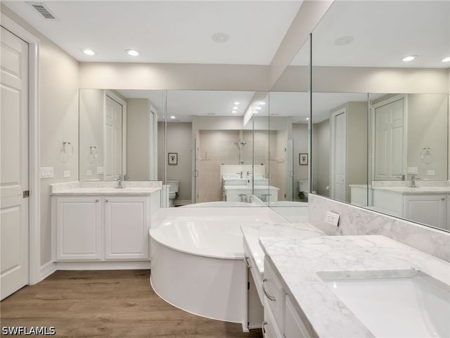 4758 Stratford CT 1302, Naples, FL 34105