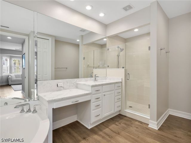 4758 Stratford CT 1302, Naples, FL 34105