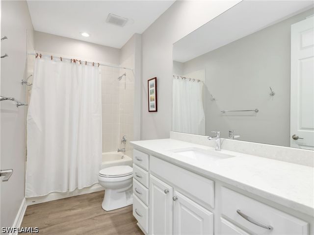 4758 Stratford CT 1302, Naples, FL 34105