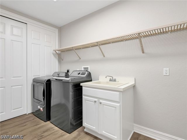4758 Stratford CT 1302, Naples, FL 34105