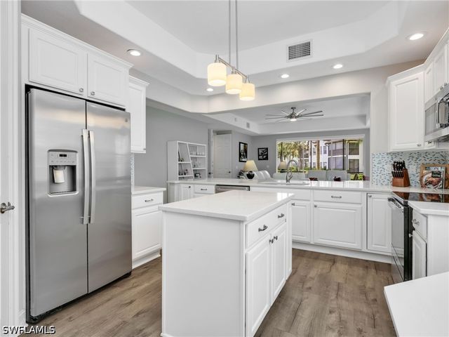 4758 Stratford CT 1302, Naples, FL 34105