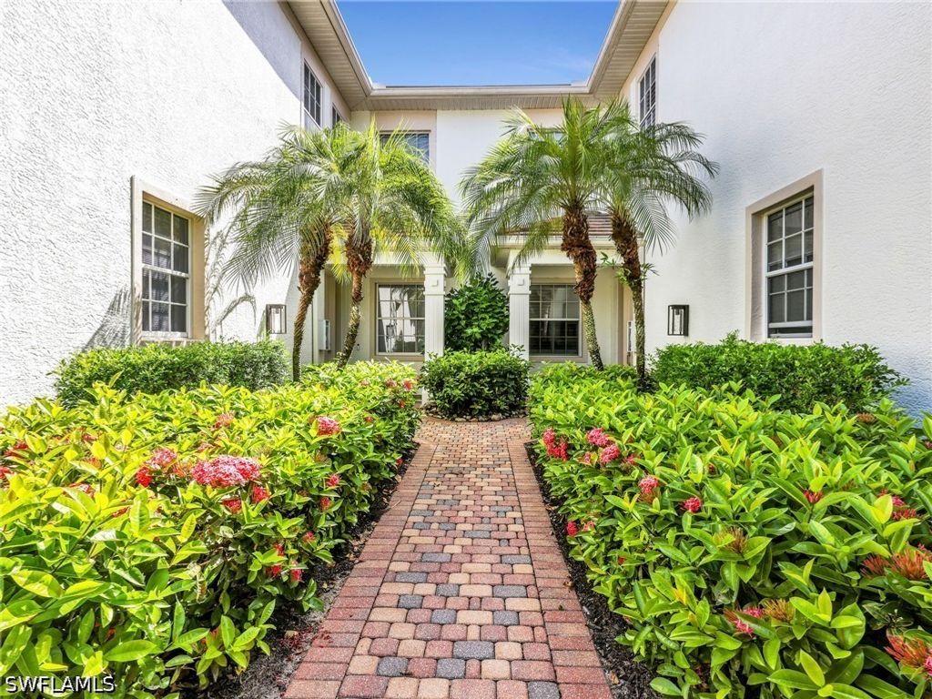 4758 Stratford CT 1302, Naples, FL 34105