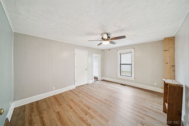 422 W Davis Drive, Nowata, OK 74048