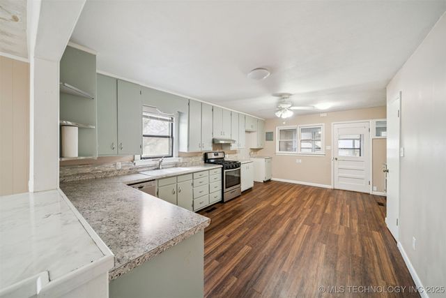 422 W Davis Drive, Nowata, OK 74048