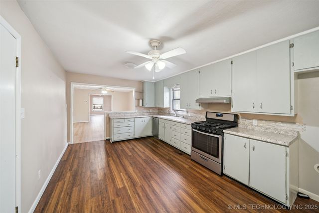 422 W Davis Drive, Nowata, OK 74048