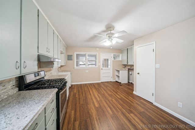 422 W Davis Drive, Nowata, OK 74048