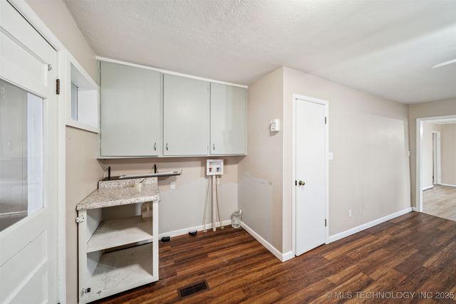 422 W Davis Drive, Nowata, OK 74048