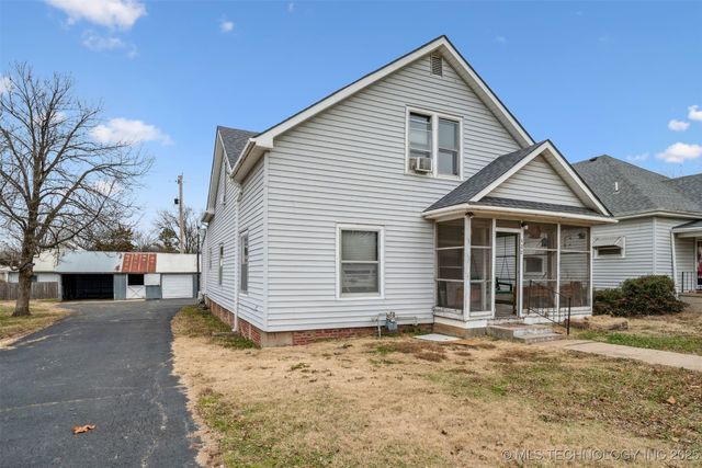 422 W Davis Drive, Nowata, OK 74048