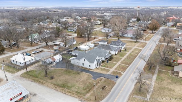 422 W Davis Drive, Nowata, OK 74048