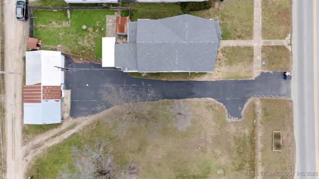 422 W Davis Drive, Nowata, OK 74048