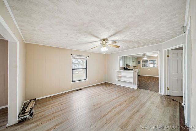 422 W Davis Drive, Nowata, OK 74048