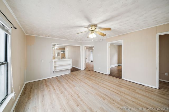 422 W Davis Drive, Nowata, OK 74048