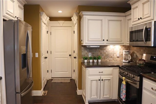 915 Englewood Drive, Kearney, MO 64060