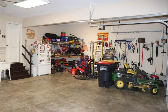 915 Englewood Drive, Kearney, MO 64060