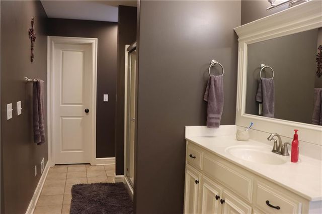 915 Englewood Drive, Kearney, MO 64060