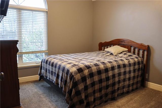 915 Englewood Drive, Kearney, MO 64060