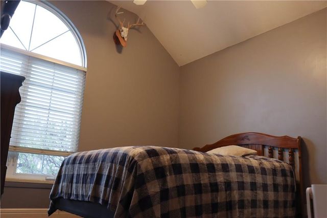 915 Englewood Drive, Kearney, MO 64060