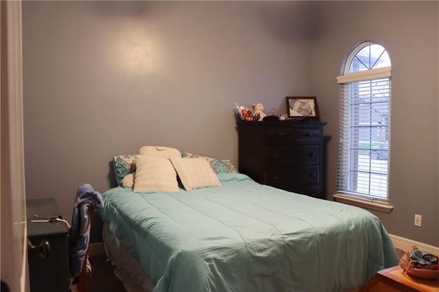 915 Englewood Drive, Kearney, MO 64060